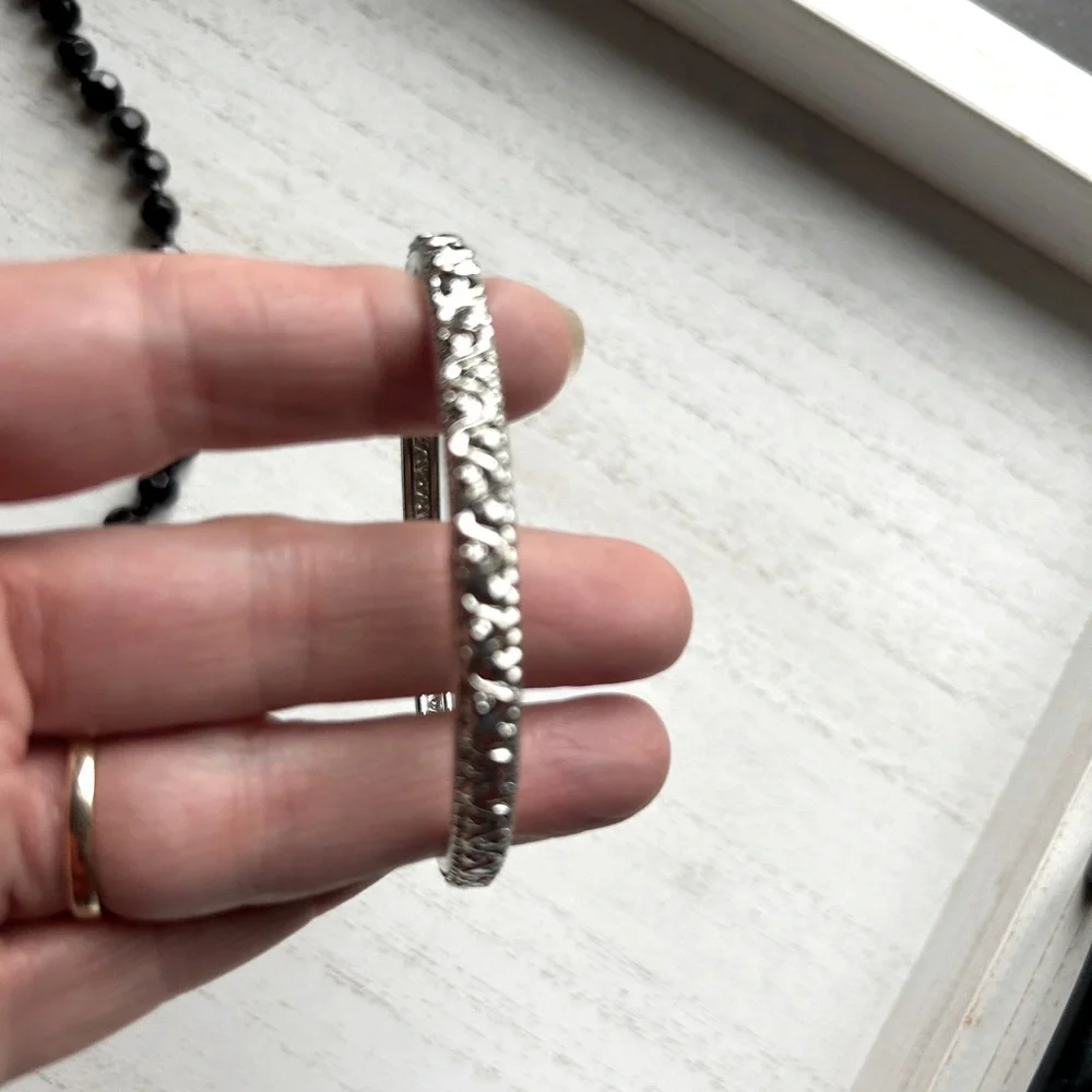 Necklace, bangle bracelet & earrings (Set)